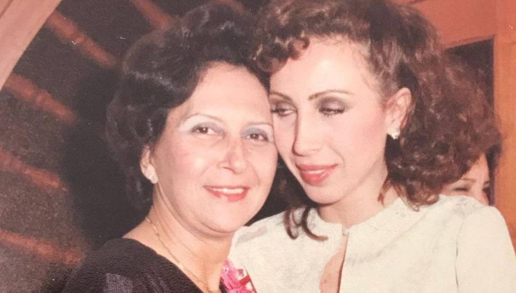 Laura Bozzo: Así ha sido la evolución de la conductora más famosa de México