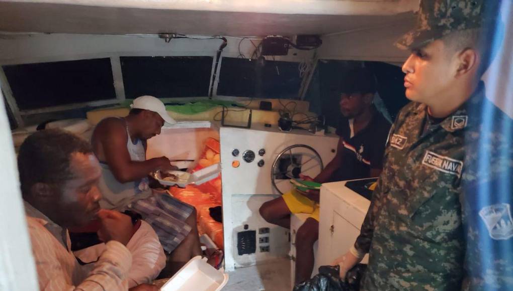 Rescatan a tres hombres de un naufragio en la Costa del Caribe