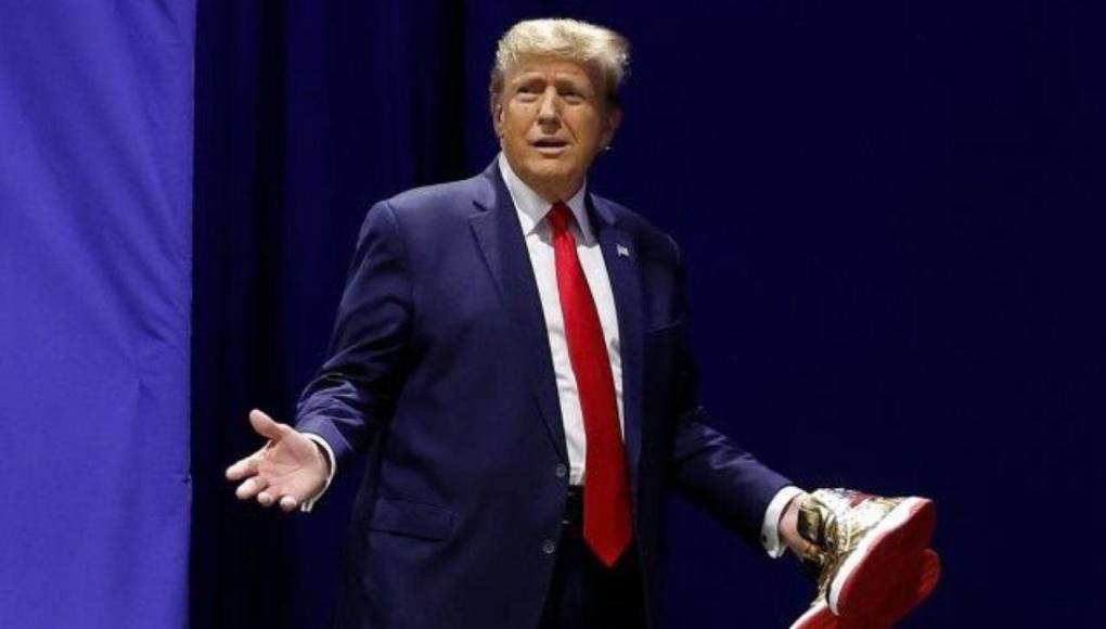 “Nunca te rindas”: los tenis que lanzó Trump para recuperarse tras millonaria multa