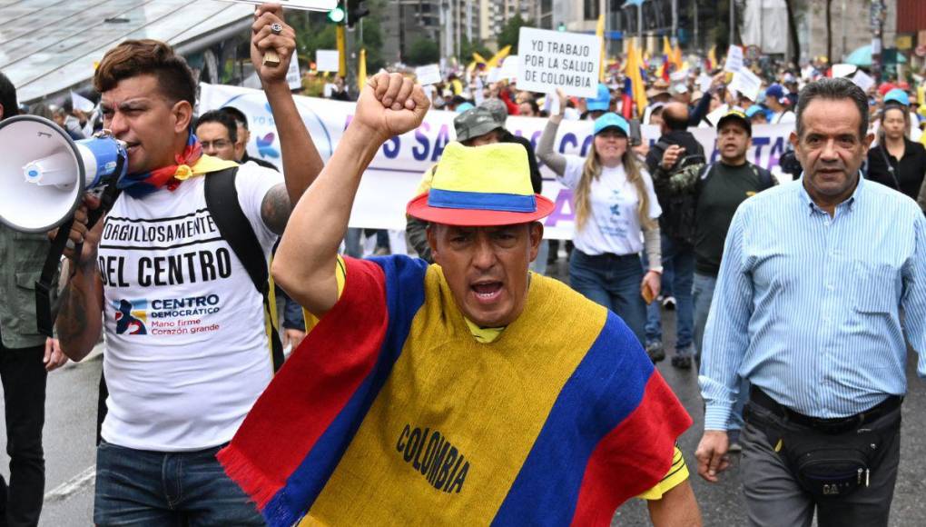 Protesta en Colombia: Más de 500 mil personas marchan contra Gustavo Petro