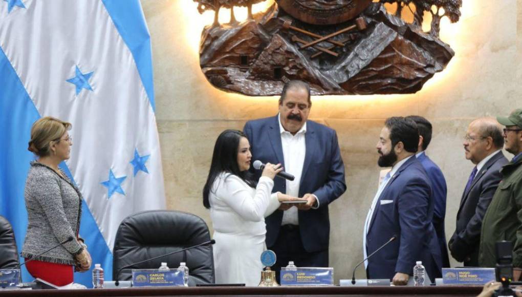 Así fue la juramentación de los titulares del MP, TSC, IAIP y otros cargos tras acuerdos del tripartidismo