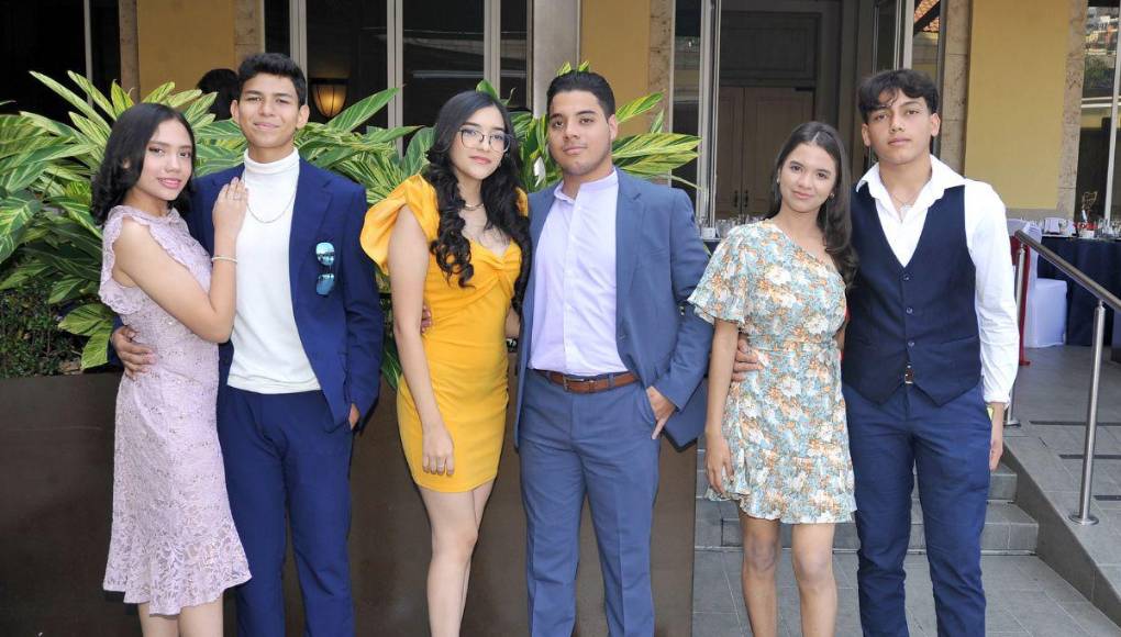 Seniors 2024 de England School protagonizan refinada cita matutina