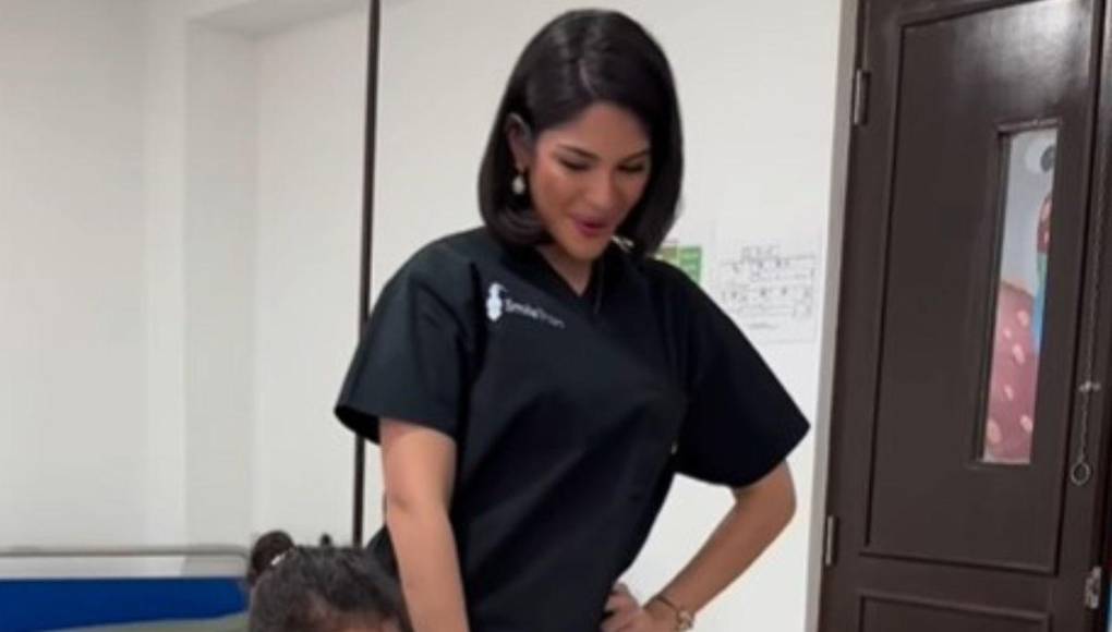 Miss Universo Sheynnis Palacios visita a niños en hospital de Filipinas