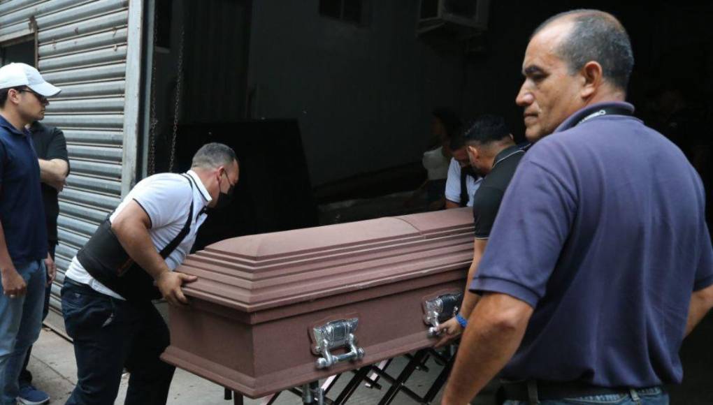 Retiran cuerpo de empresario Alan Flores, fallecido en accidente aéreo