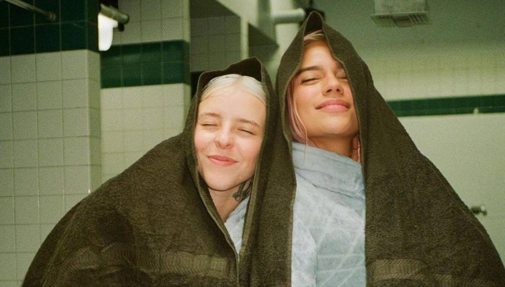 Karol G y Young Miko encienden las redes sociales con polémico video