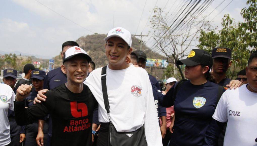 ¿Qué influencers acompañan a Shin Fujiyama en el último día de la carrera de 250 kilómetros?