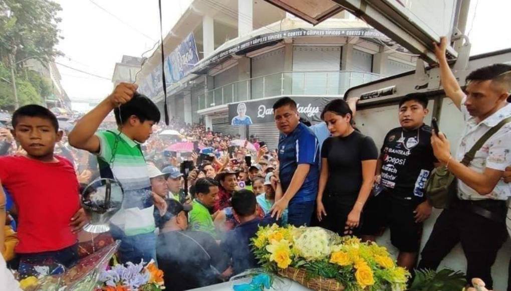 Con caravana despiden a Farruko Pop, artista torturado y asesinado en Guatemala