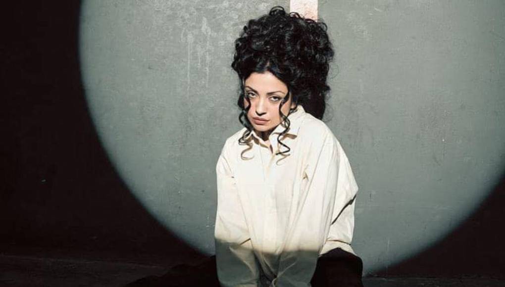 Mon Laferte: ¿Quién es la chilena que dará concierto en Honduras?