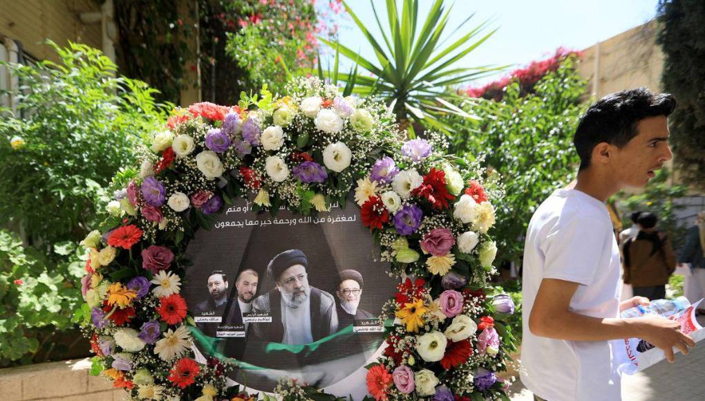 Millones de personas sepultan a presidente de Irán, víctima de accidente aéreo