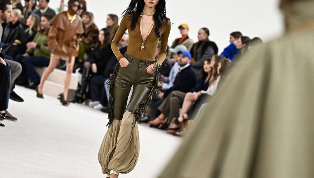 Kamali vuelve a las “raíces” de Chloé para su primera colección