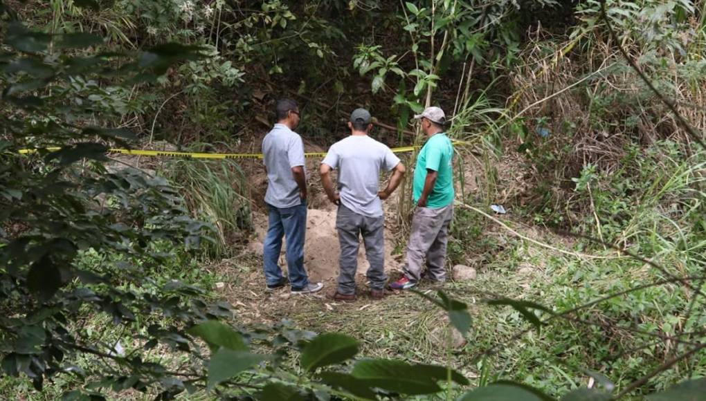 Piedras ensangrentadas y un zapato: La dantesca escena donde asesino enterró a jovencita en Jicarito