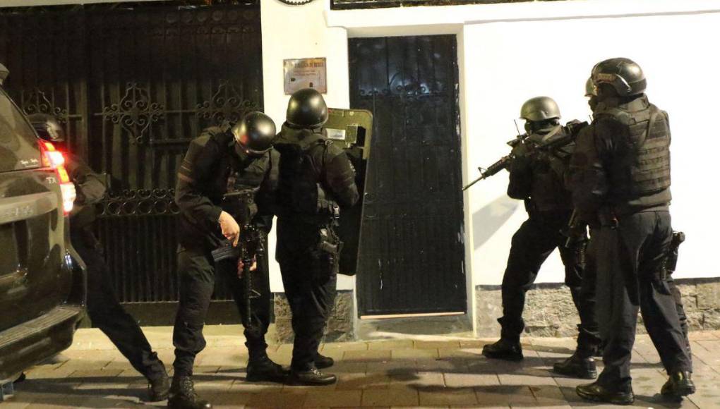 Así fue el asalto policial a la Embajada de México para capturar a ex vicepresidente de Ecuador
