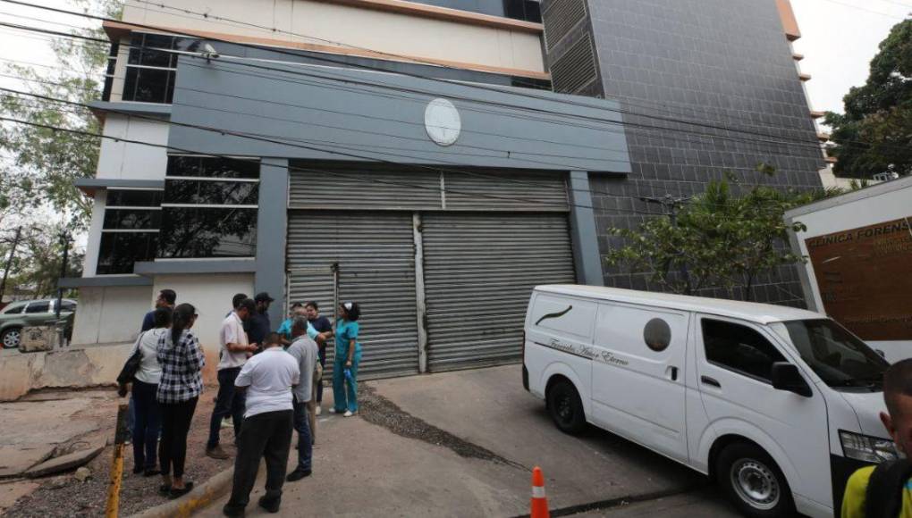 Drama y llanto en entrega de cuerpo de joven fallecido en accidente en anillo periférico