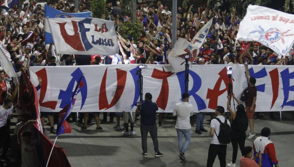¡Fiesta blanca en SPS! Así recibieron a Olimpia previo a la final contra Marathón