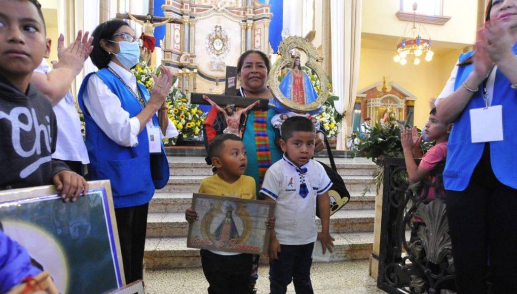 Políticos y fieles rinden tributo a la Virgen de Suyapa en solemne eucaristía por su 277 aniversario