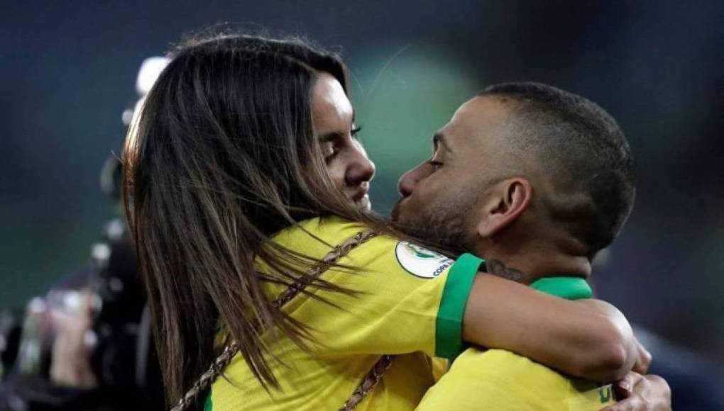 Dani Alves y Joana Sanz se ‘escapan’: este fue su destino y el precio que pagaron por el viaje