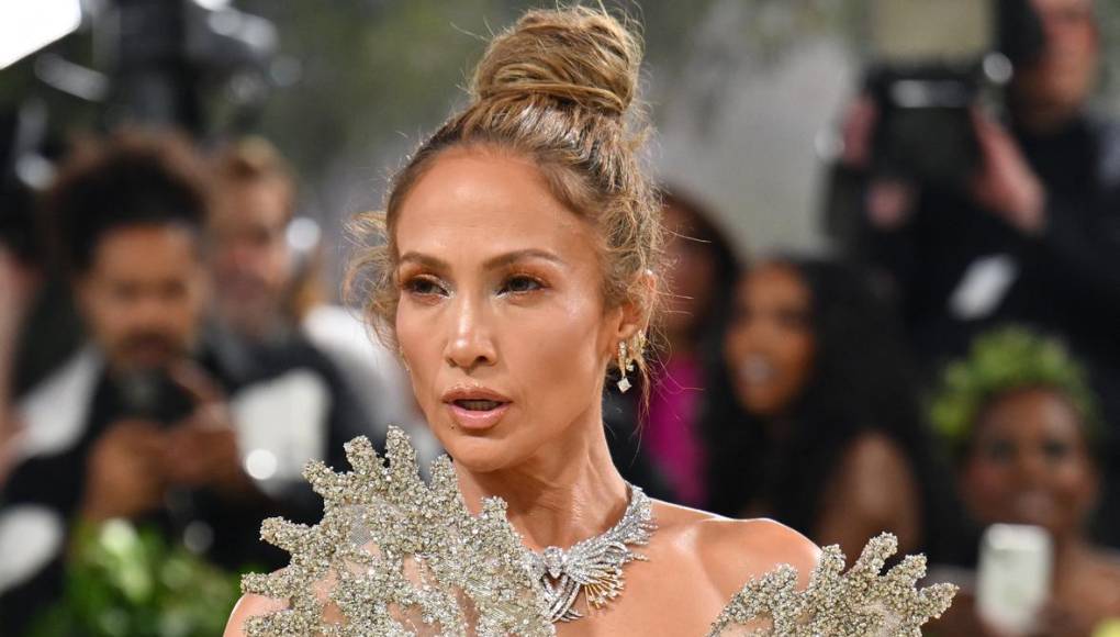 Jennifer López y su brillante look en la Met Gala 2024