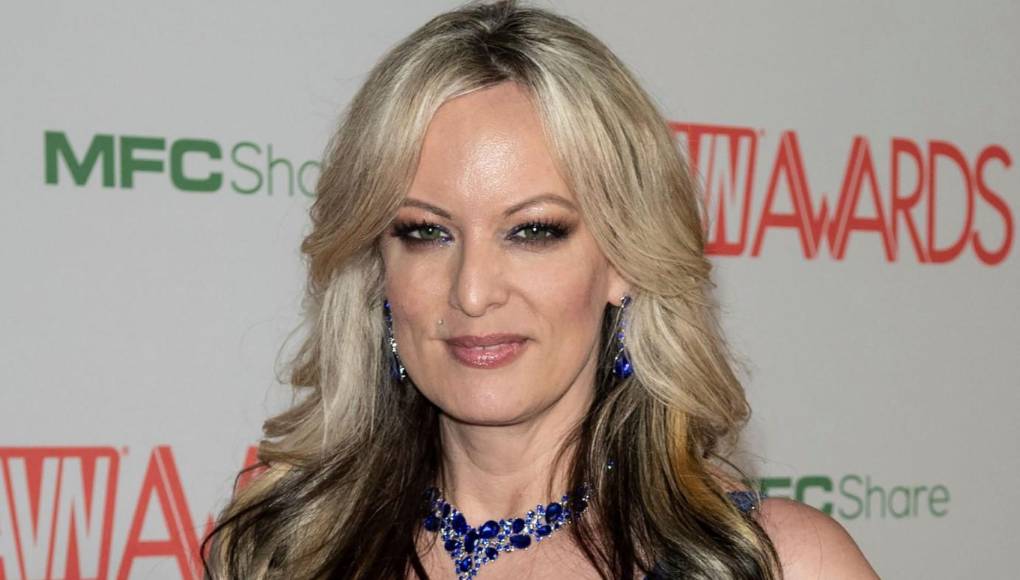 Trump la esperó con flores y pijama de seda: los detalles que declaró Stormy Daniels