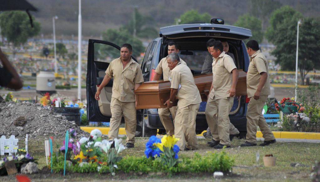 En medio de dolor y consternación, dan último adiós a hijo del exfutbolista Rubén Matamoros