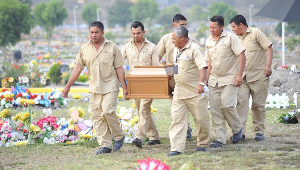 En medio de dolor y consternación, dan último adiós a hijo del exfutbolista Rubén Matamoros