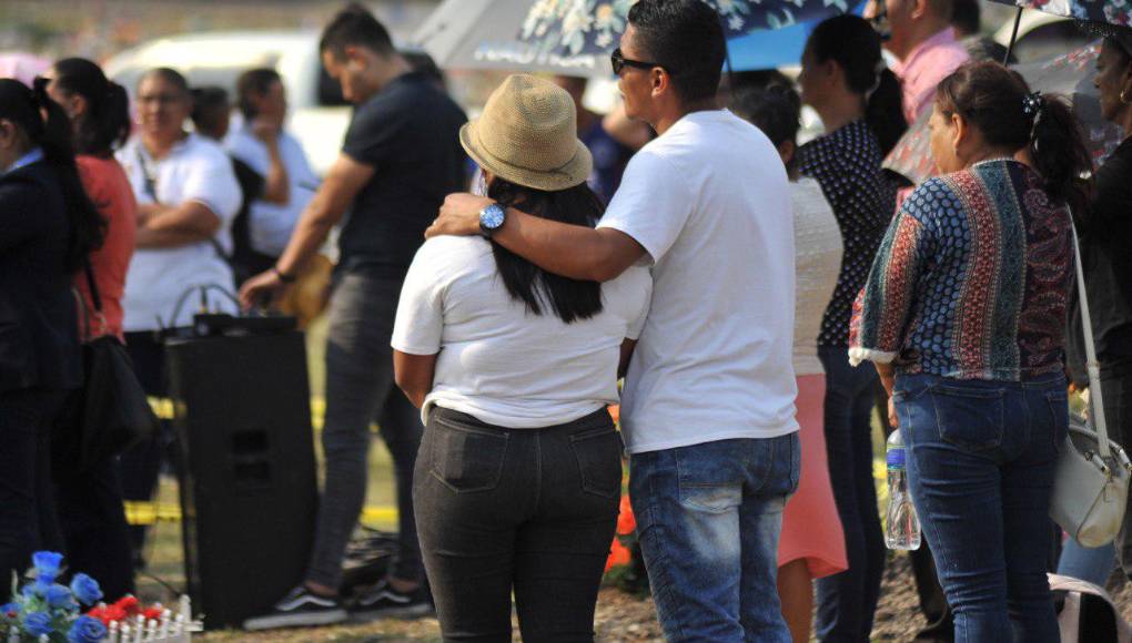 En medio de dolor y consternación, dan último adiós a hijo del exfutbolista Rubén Matamoros