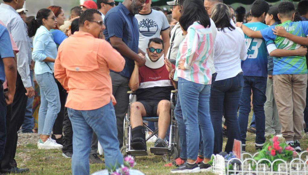 En medio de dolor y consternación, dan último adiós a hijo del exfutbolista Rubén Matamoros