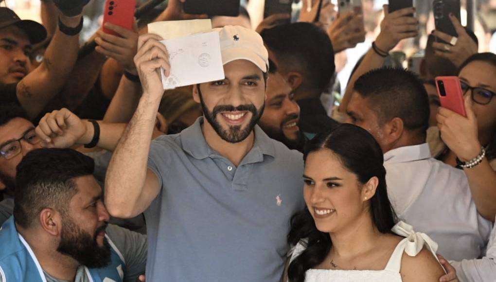Así votó Bukele a la espera de su reelección en El Salvador