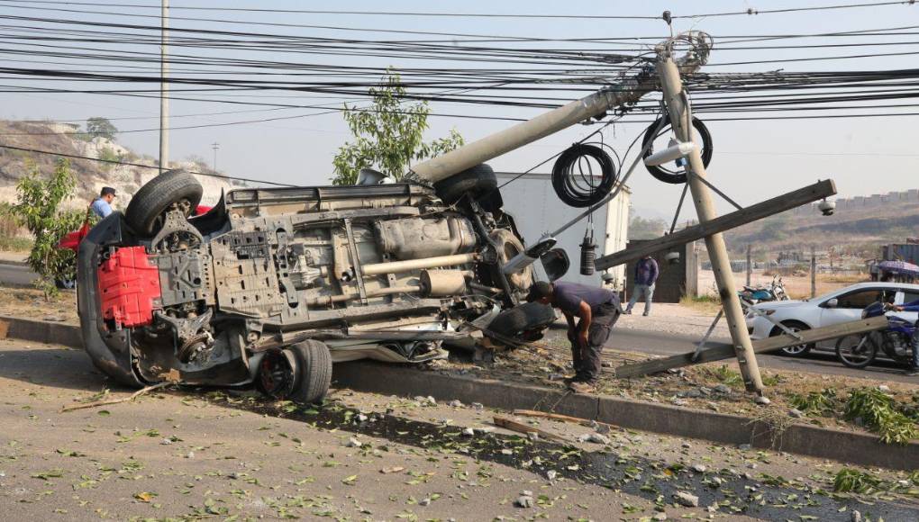 Imágenes del accidente en el anillo periférico que dejó un muerto y dos heridos
