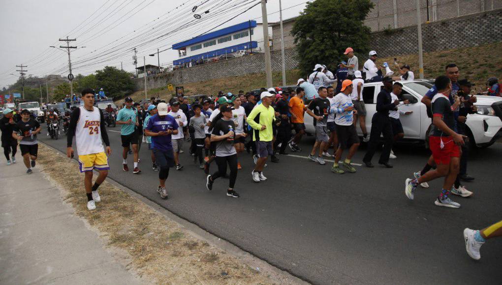 Shin Fujiyama recibe apoyo masivo de capitalinos