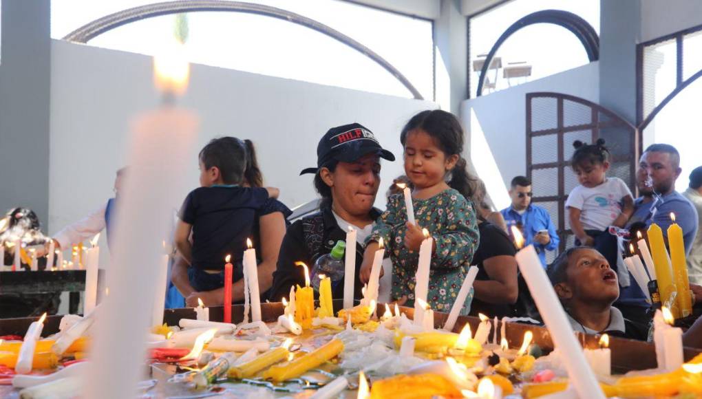 Feligreses se agolpan en la Basílica para honrar a la Virgen de Suyapa