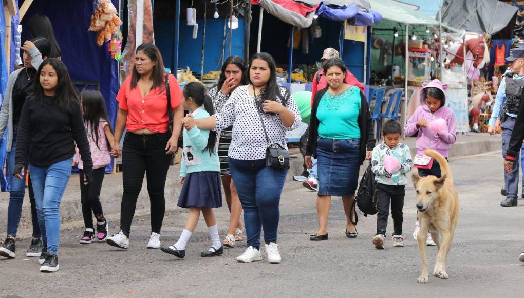 Feligreses se agolpan en la Basílica para honrar a la Virgen de Suyapa