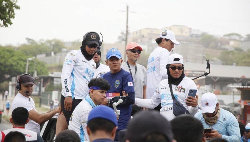 Shin Fujiyama recibe apoyo masivo de capitalinos