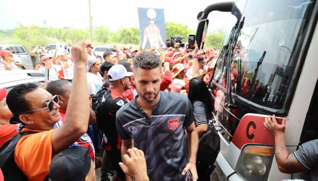 La Marea Roja armó un ambientazo en Choluteca para no dejar solo a su amado Vida