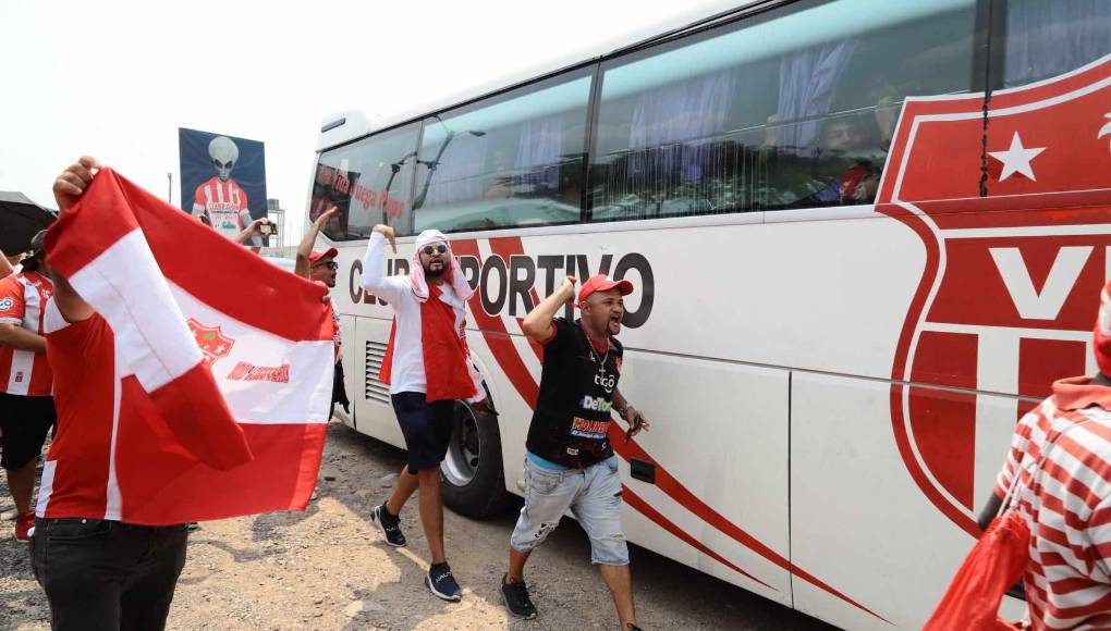 La Marea Roja armó un ambientazo en Choluteca para no dejar solo a su amado Vida