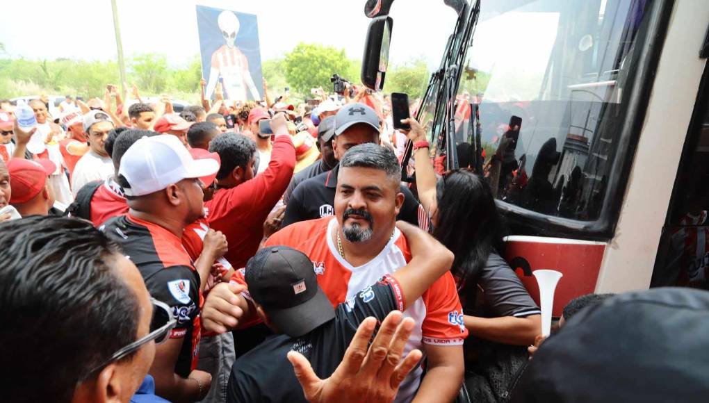 La Marea Roja armó un ambientazo en Choluteca para no dejar solo a su amado Vida