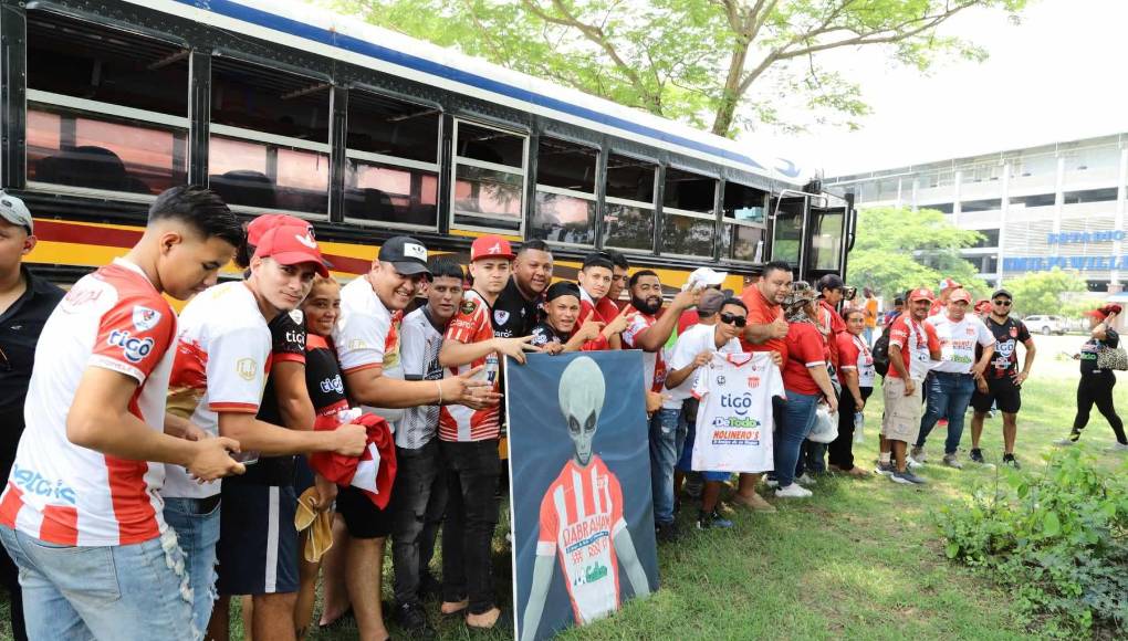 La Marea Roja armó un ambientazo en Choluteca para no dejar solo a su amado Vida