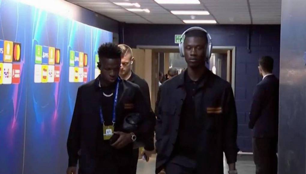 Ambiente y gesto de Florentino Pérez antes del City - Real Madrid por Champions