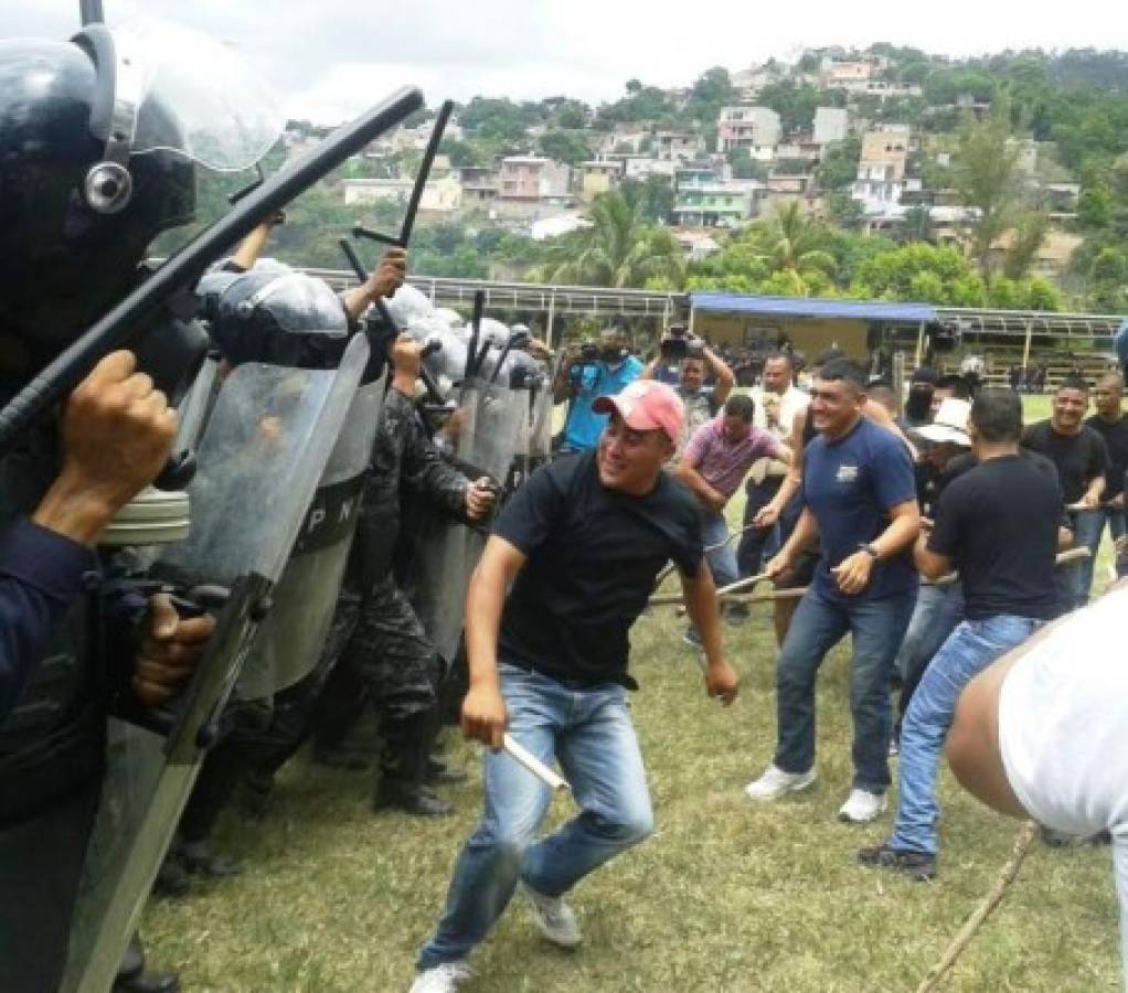 Policía hondureña presenta Unidad Antimotines