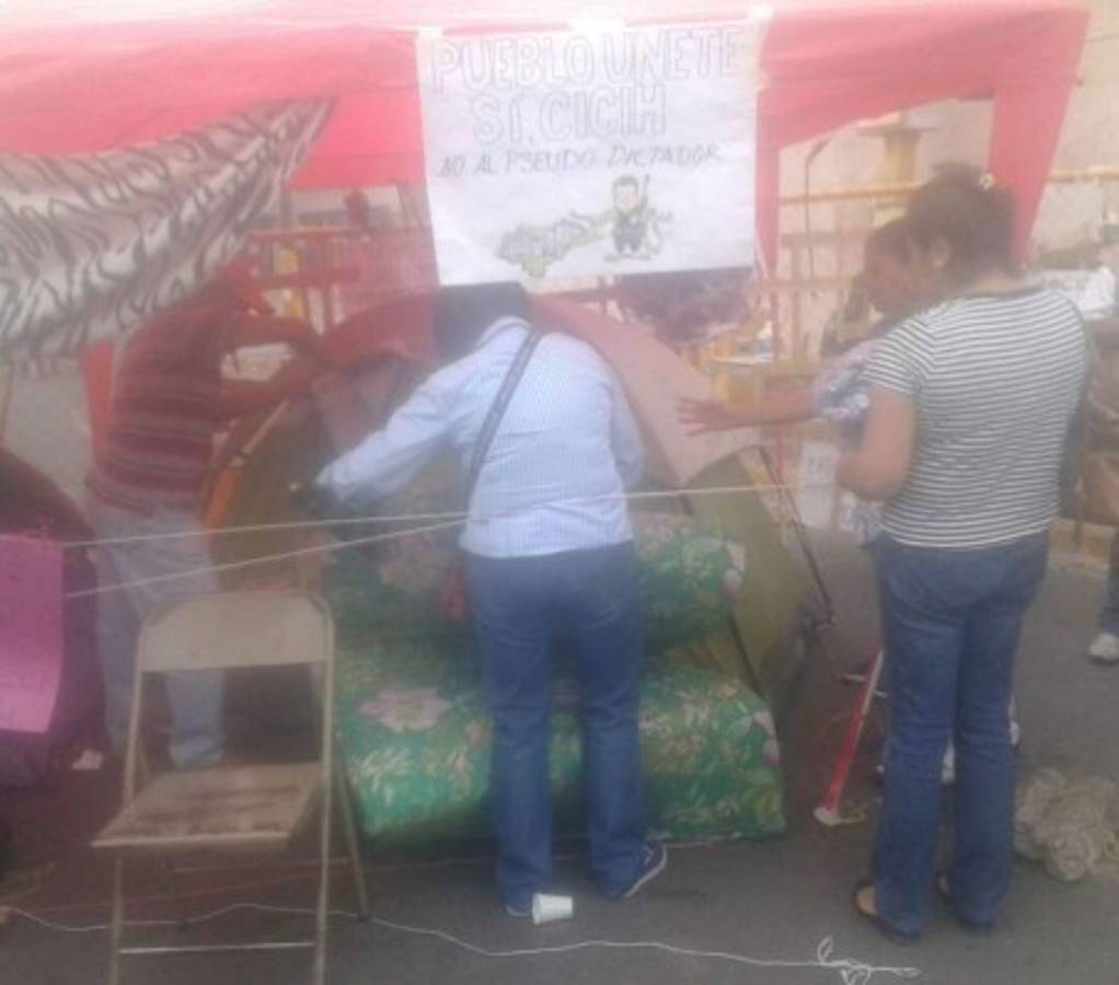 Indignados suspenden huelga de hambre contra la corrupción