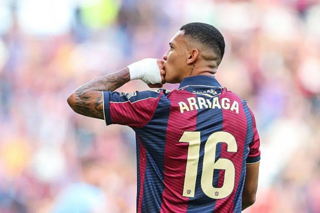 Penal regalado a Real Madrid, Kervin ausente con Levante, jugador llora y cariñitos a Vini