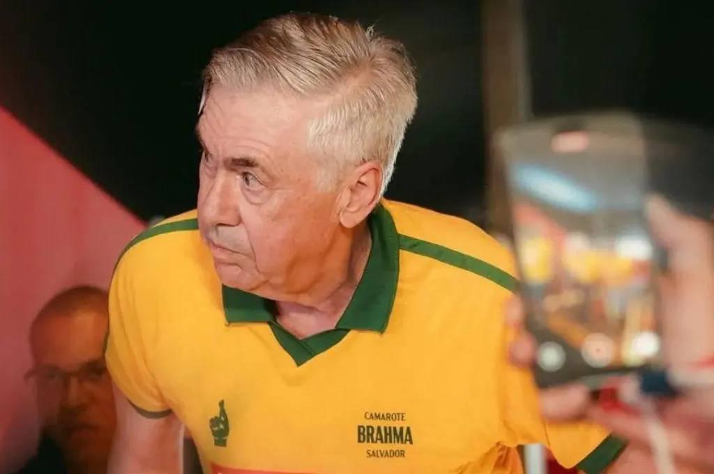 ¡Con tres chicas! Ancelotti y la petición que le hicieron en carnaval de Brasil