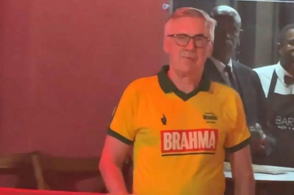 ¡Con tres chicas! Ancelotti y la petición que le hicieron en carnaval de Brasil