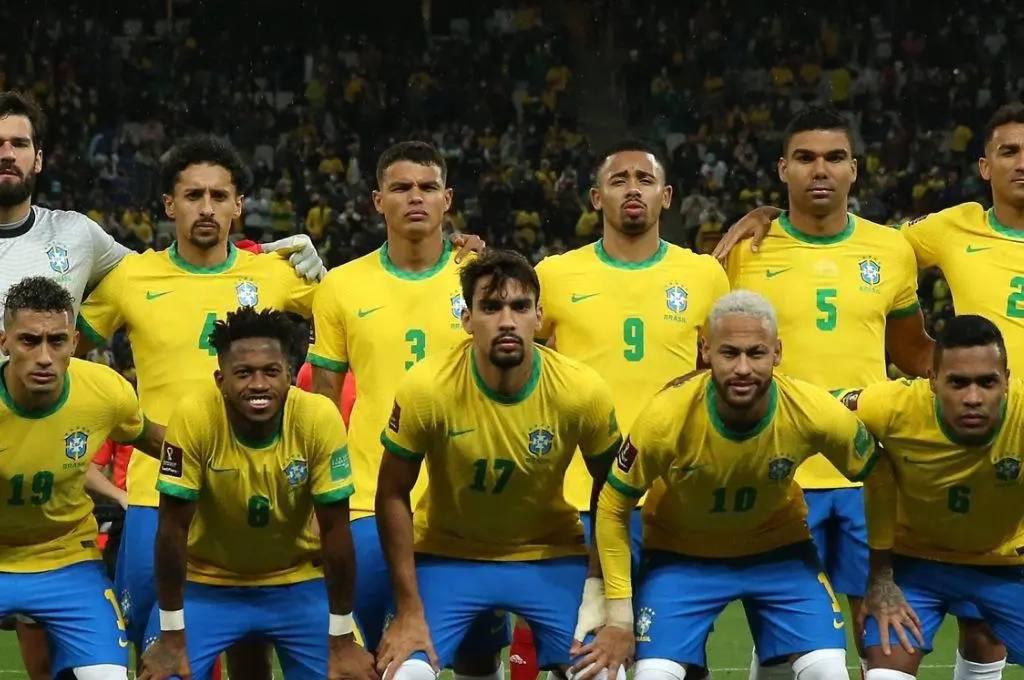 ¡Con tres chicas! Ancelotti y la petición que le hicieron en carnaval de Brasil