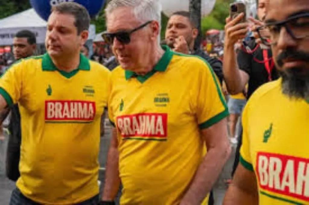 ¡Con tres chicas! Ancelotti y la petición que le hicieron en carnaval de Brasil