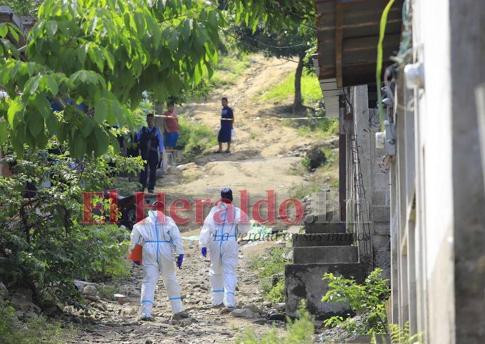 13 hombres vestidos con indumentaria militar perpetraron la masacre en Lomas del Carmen