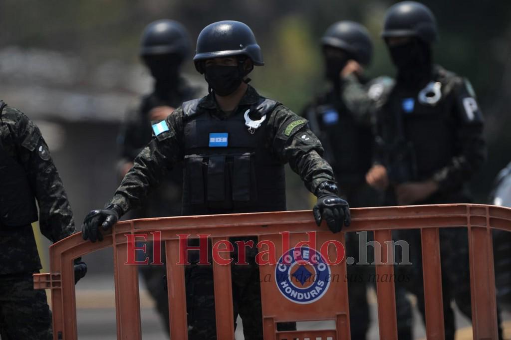 Trasladan a Juan Orlando Hernández a la Base Aérea Hernán Acosta Mejía