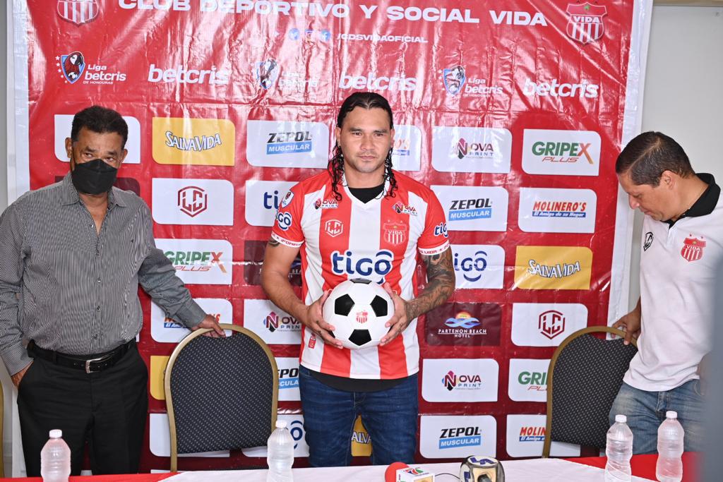 Gullit Peña recuerda su paso por el Vida y detalla por qué se fue y no cumplió el contrato