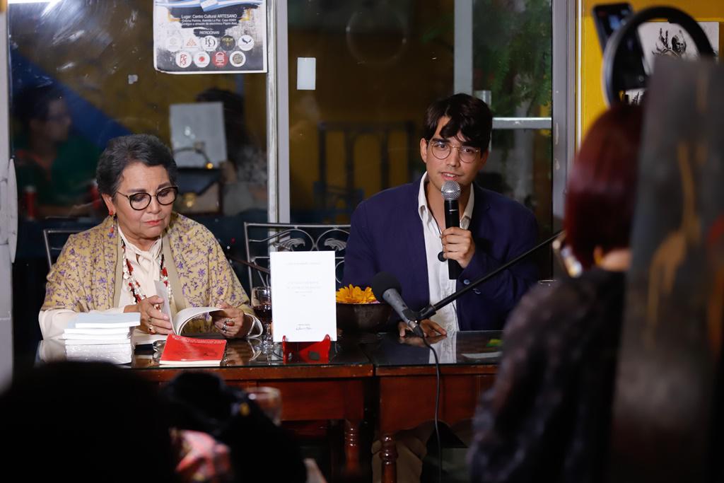 Carlos Santos: “Poeta es el que por definición entregasu vida a travésde su poesía”