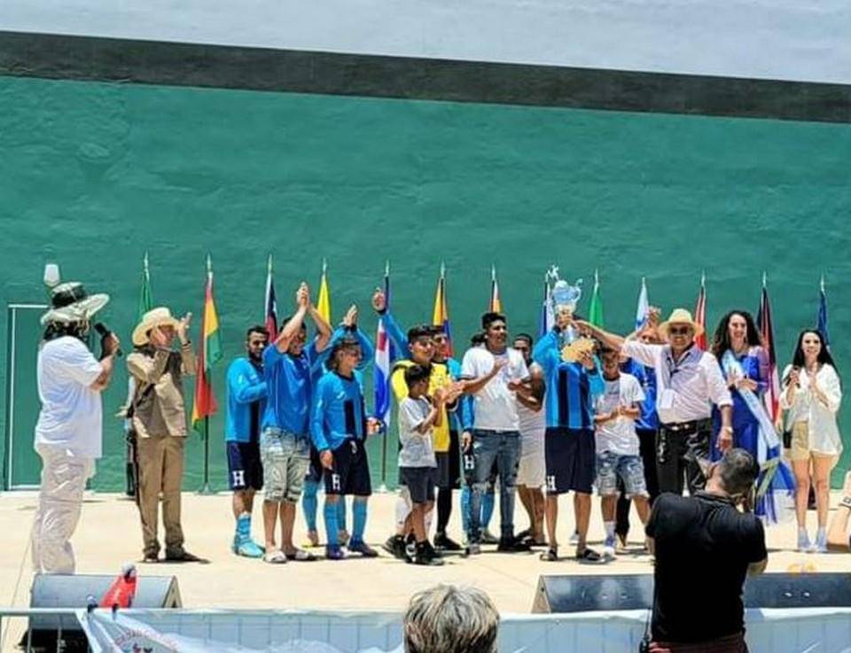 Durante el evento también se celebró un campeonato en el que los catrachos resultaron campeones.