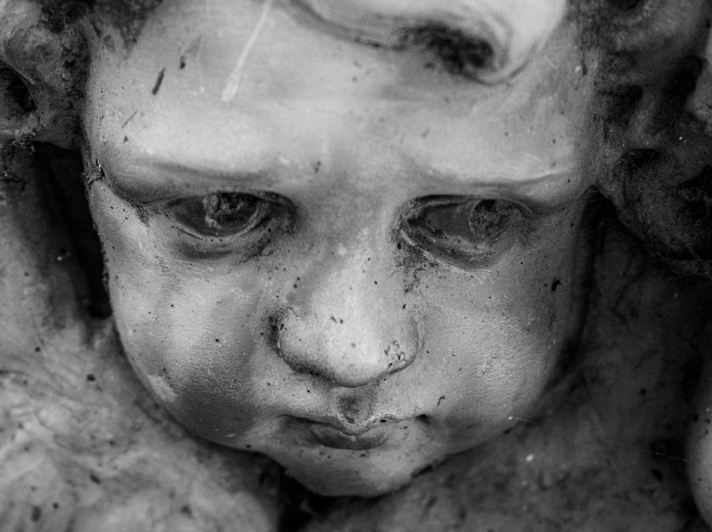 De la sombra a la piel del mármol